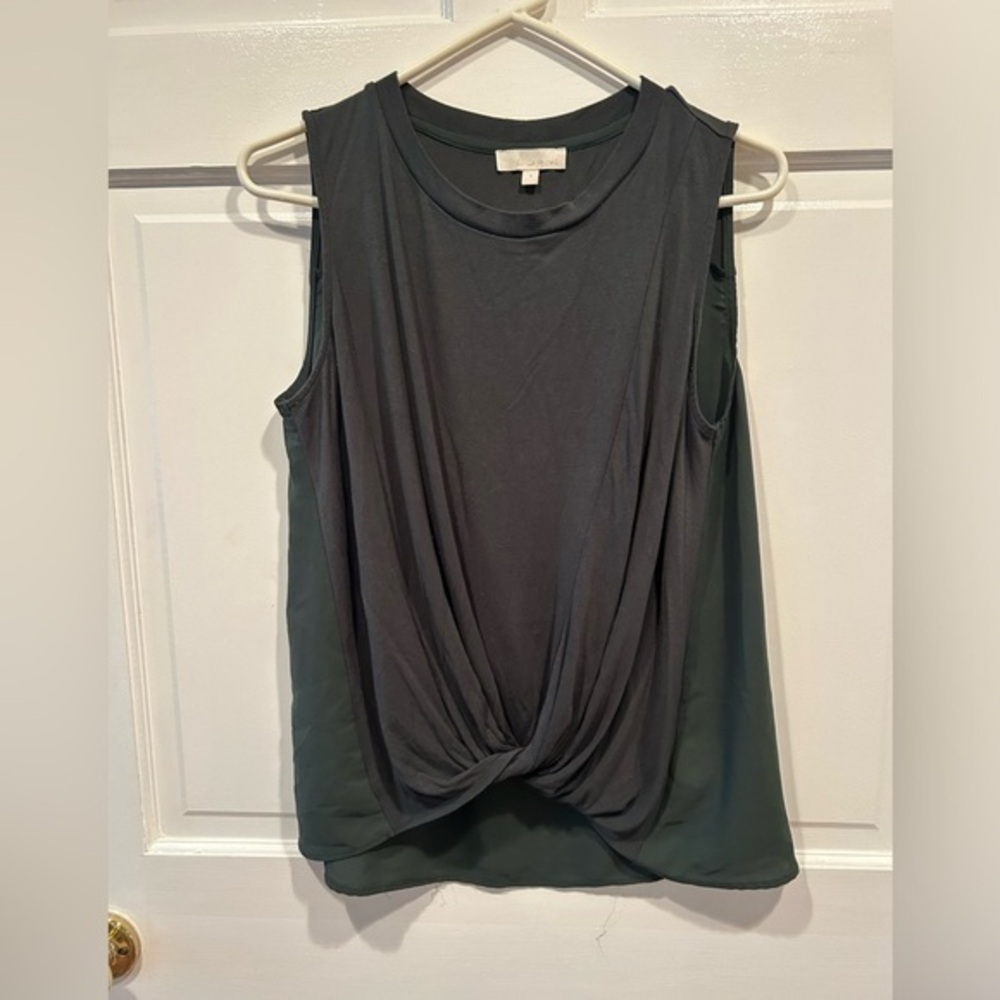A. LAYERED SIZE SMALL WOMENS TWIST FRONT SLEEVELESS T SHIRT GRAY & OLIVE
